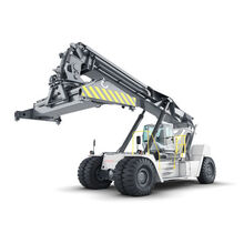 Reach Stacker