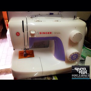 SINGER Simple 3232 Sewing Machine with Automatic Needle Threader NEW