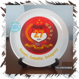 Piring Plakat Wisuda Box Bludru Merah
