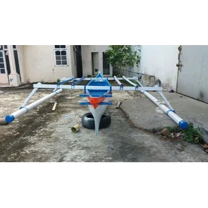Perahu Nelayan Fiber Ukuran 5.5 Meter 1Pk