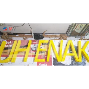 Huruf Timbul Akrilik Branding Mall Signage 3D