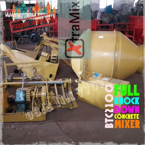 BETON MOLEN Self Loading Concrete Mixer Merk Xtramix Model Winget