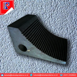 Rubber tires or Wheel Chock Stand for safety Truck Accessories