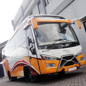 Medium Bus Pariwisata By PT Piala Mas Industri