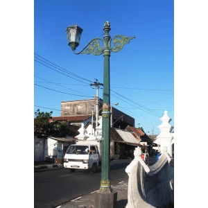 Vintage garden lamp post 4