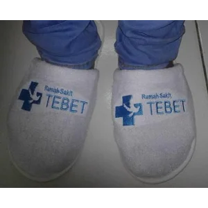 SOUVENIR SANDAL HOTEL BAHAN HANDUK LOGO BORDIR