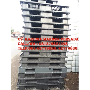 Plastic Pallets Forklifts - Industrial Pallets