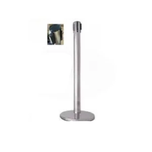 Tiang stanchion pembatas area antrian