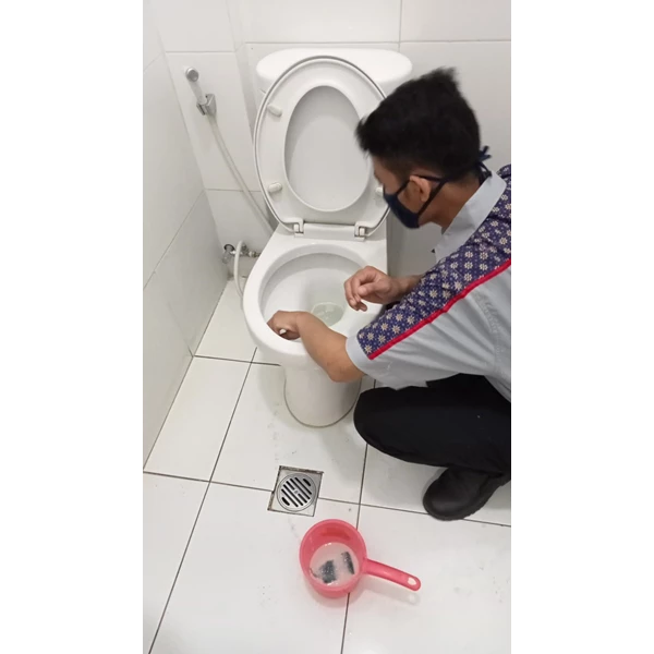 Pembersihan toilet pantry Fashlab klinik & Laborstoroum Di Tendean By Jaya Utama Santikah