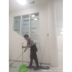 Cleaning service Sweeping lantai loby utama Di Widyachabdra Jakarta