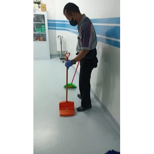 Cleaning service Swiping dan moping area ruangan dokter Di Tendean 