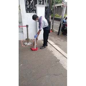 Cleaning service Swiping area luar loby Fashlab klinik & laboratorium Di Tendean - Jakarta