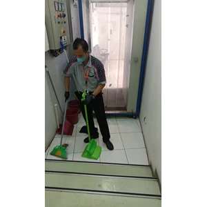 Cleaning service Swiping moping ruangan registrasi sempel