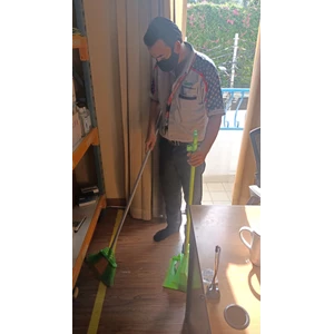 Cleaning service Swiping mopping ruangan 207