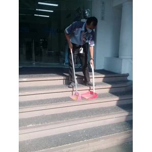 Office Boy/Girl sweeping luar teras lobby wican 16 04 2022