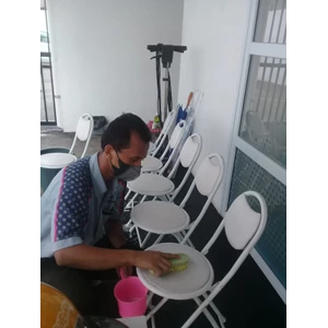 Office Boy/Girl Progres penyikatan kursi2 putih kecil 16 04 2022 By Jaya Utama Santikah