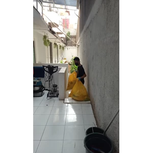 Office Boy/Girl Angkut sampah medis 16 04 2022 By Jaya Utama Santikah