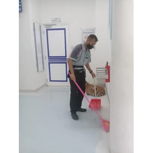 Office Boy/Girl sweeping area lobby utama  Fashlab 27/04/2022