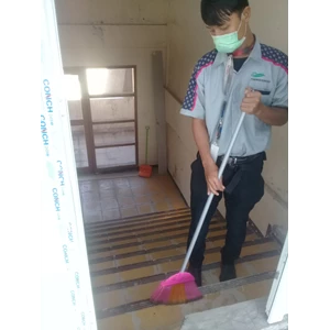Office Boy/Girl sweeping tangga darurat jalur evakuasi 31/05/2022 By Jaya Utama Santikah
