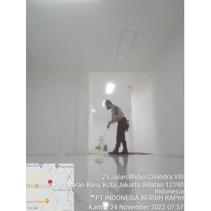 Office Boy/Girl sweping koridor lantai tiga 24/11/2022
