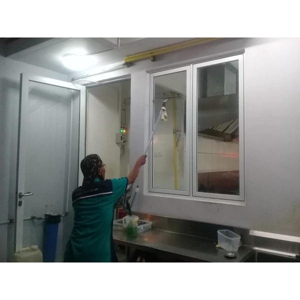 General Cleaning glassclean kaca dapur di Roji Ramen Serpong By Jaya Utama Santikah