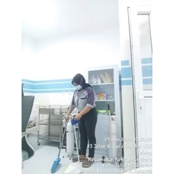 Office Boy/Girl sweping ruang vaksin 29/11/2022 By Jaya Utama Santikah