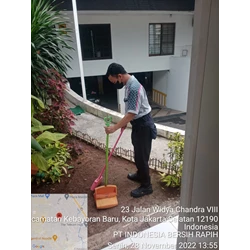 Office Boy/Girl pengecekan dan sweping ulang area halaman 29/11/2022 By Jaya Utama Santikah
