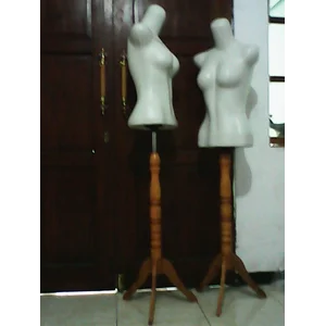 Manekin Cewek Separuh Badan Dengan Kayu Penyangga
