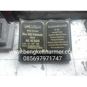 Plakat Prasasti Batu Nisan  dan Monumen Pemakaman Kuburan Model Buku Alquran Islam Muslim Bahan Marmer Granit Jakarta Surabaya Bandung