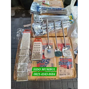Parutan Kelapa Keju Menara dan Sutil Stenlis