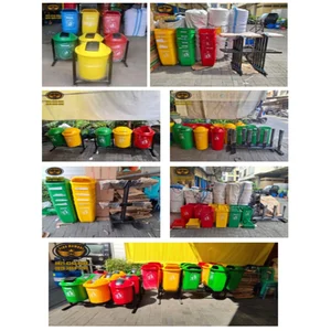 Tempat Sampah Fiber Gantung Gandeng Set