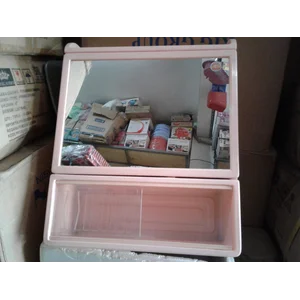 Mirror Box Kotak Cermin Rias Gantung