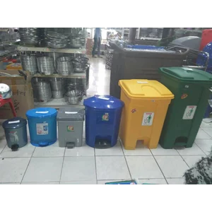 Tong Tempat Sampah Plastik Pedal Injak Kamar Rumah Sakit Kelas Sekolah Green Leaf Maspion Lucky Star Lion Star