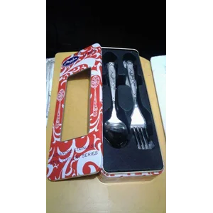 Sendok dan Garpu Stainless Steel Hadiah Promosi Souvenir Regent Doll
