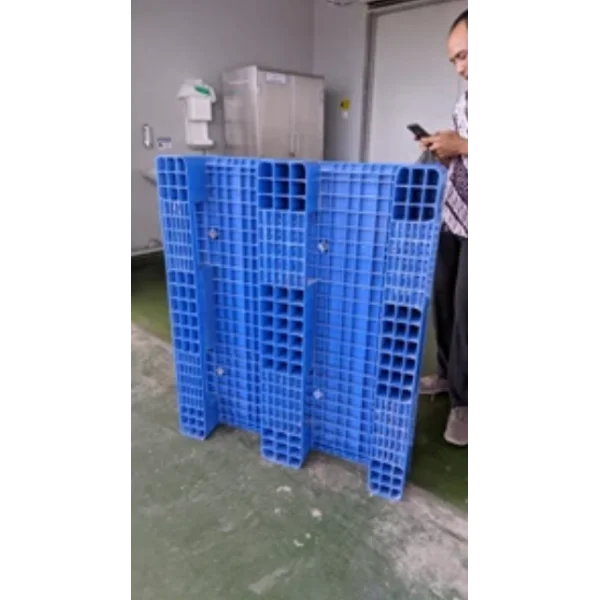 pallet plastik bekas untuk kebutuhan industri