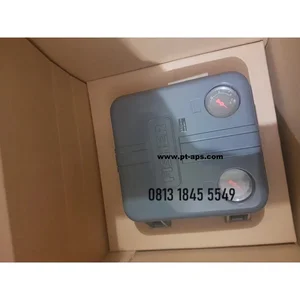FISHER  2500 PNEUMATIC LEVEL CONTROLLER