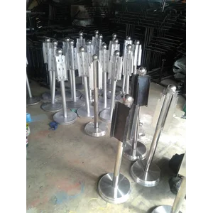 Tiang Antrian Bahan Stainless Kualitas Premium