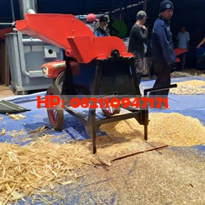 Mesin Perontok Jagung dengan Klobot Cap 2000 Kg/Jam dengan Penggerak KUBOTA 8.5 HP