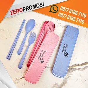  Sendok dan Garpu Sumpit Set Alat Makan Plastik Box Penyimpanan 