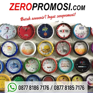 Souvenir Custom Cheap Wall Clocks Digital Printing Logo / Photos