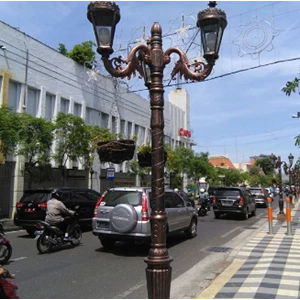 Classic Antique Street Light Pole