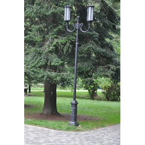 Vintage Garden Light Pole Classic Model 2 Lamps