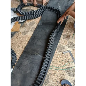 Pembuatan  SideWall Belt Konveyor Batu Crusher