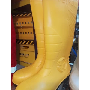 Yellow Petrova boots
