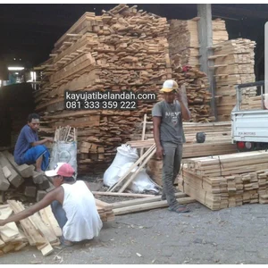 Kayu Bekas Palet Jati Belanda  Ukuran 2x8x110 cm  Per Batang
