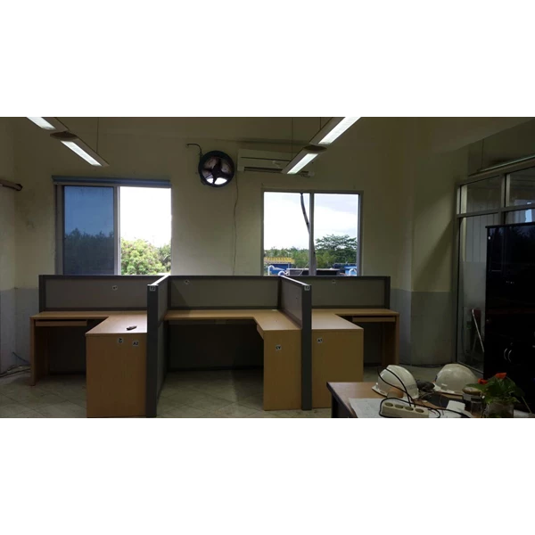 Meja Kantor Privasi - Meja Sekat By CV. Kembangdjati Furniture Semarang