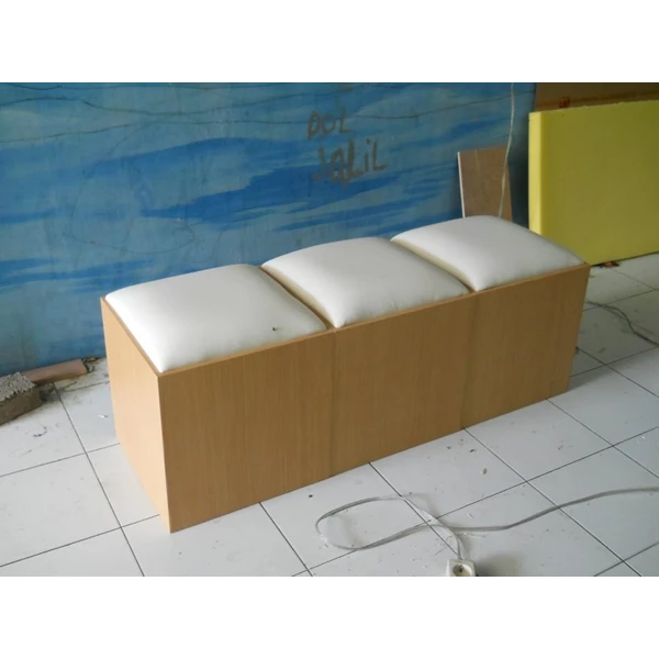 Etalase Display Interior Toko Buku / Peralatan Kantor Semarang By CV. Kembangdjati Furniture Semarang