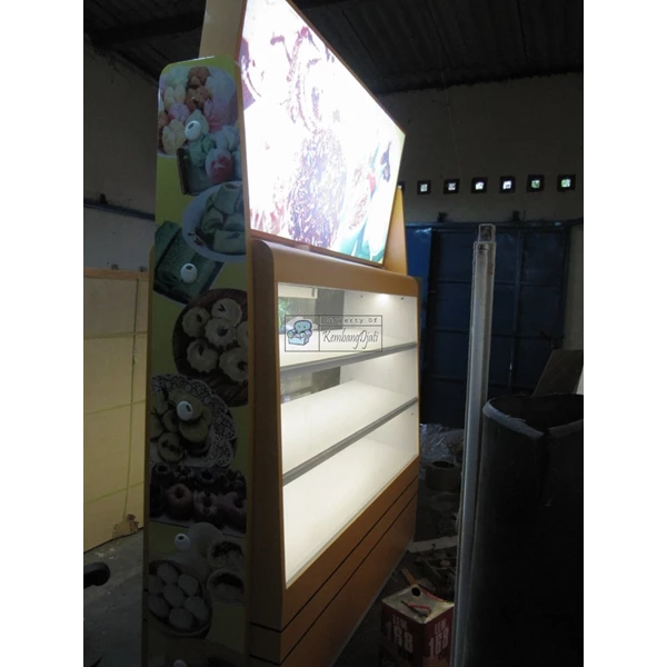 Etalase Display Roti dengan Neon Box back light menyala By CV. Kembangdjati Furniture Semarang