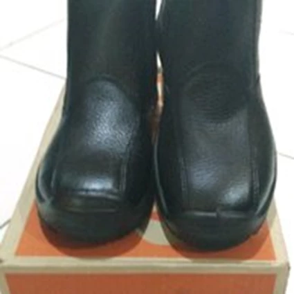 Dari DR.OSHA Sepatu Safety Shoes Jaguar Ankle Boot 3225 1