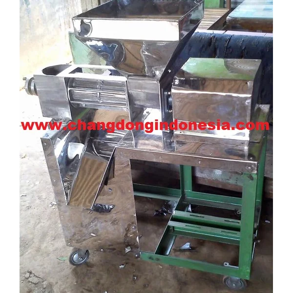 Mesin Pemeras Santan Kelapa Bensin Kapasitas 20 - 30 Liter/Jam